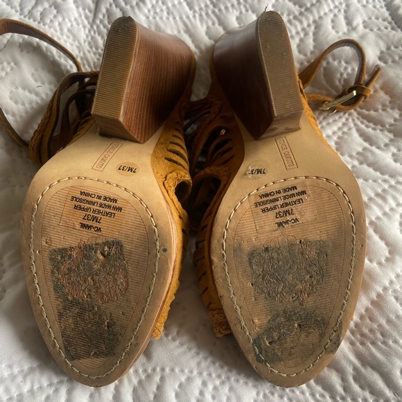 Vince Camuto Suede wedges - Picture 5 of 7